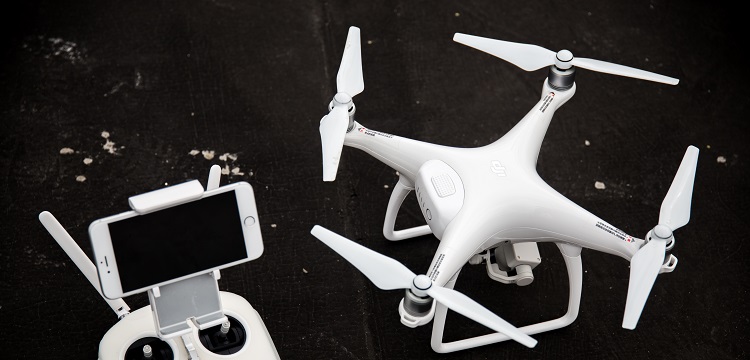 我是做檢測行業的大客戶銷售，在新能源的光伏、儲能和充電樁方面做市場去哪里找客戶呢 ?智能充電樁相比傳統充電樁有哪些優勢 